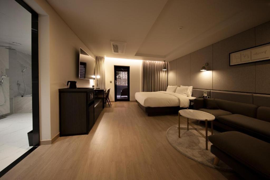 Hound Hotel Yeonsan Busan Ngoại thất bức ảnh